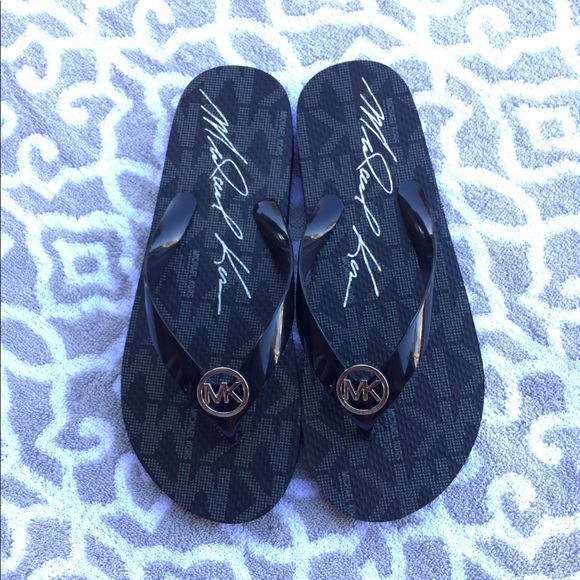 🆕Michael Kors Jet Set Flip Flops - Picture 2 of 4